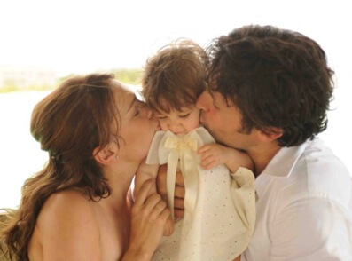  Olivier Giner with his ex-wife, Amy Jo Johnson, and their daughter.
